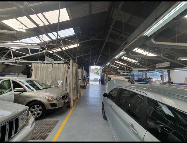 1,750M² WAREHOUSE FOR SALE IN NEW CENTRE